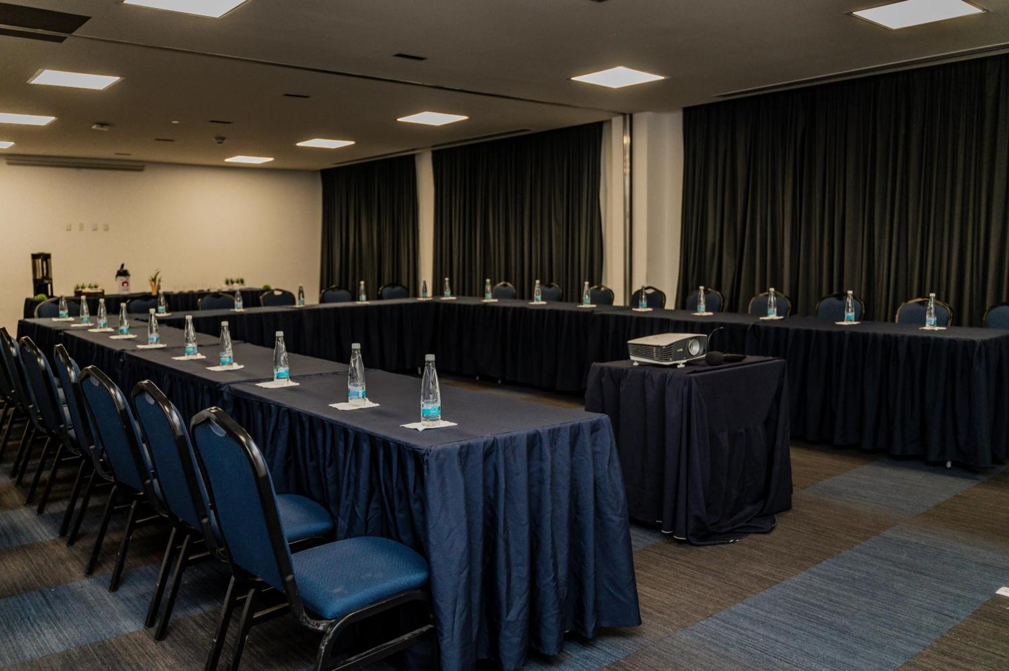 Hampton Inn By Hilton Celaya Exterior foto